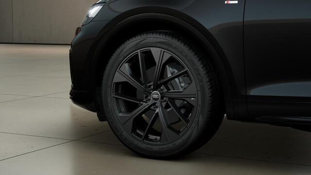 Audi Q5 50 TFSI e S edition Competition trekhaak, panoramadak, adaptive cruise control, comfortsleutel