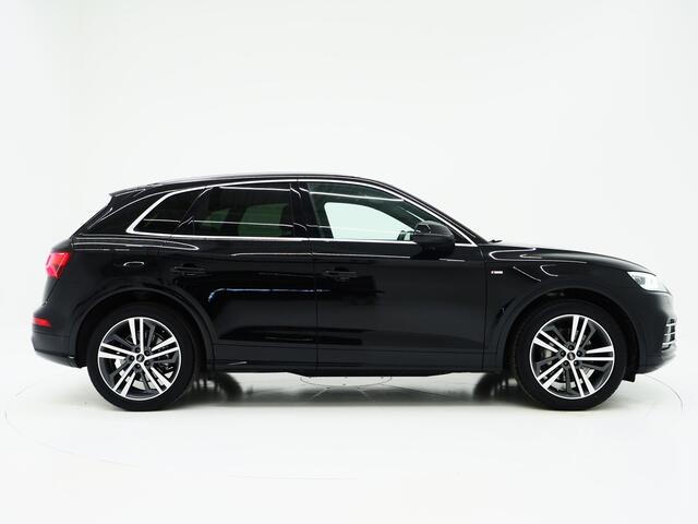 Audi Q5 55 TFSI e quattro Competition | Panoramadak | Luchtvering | Keyless | Camera | Virtual | Carplay