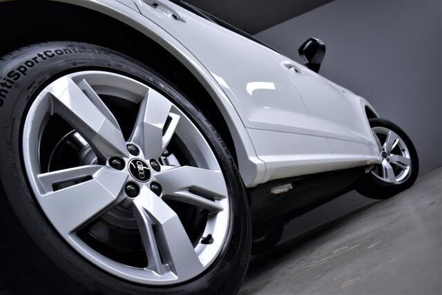 Audi Q5 50 TFSI e 300pk Quattro S-line 1e Eig. Dealer OH Trekhaak/Camera/Keyless/Adap.cruise/Stoelverw./Led/Navi