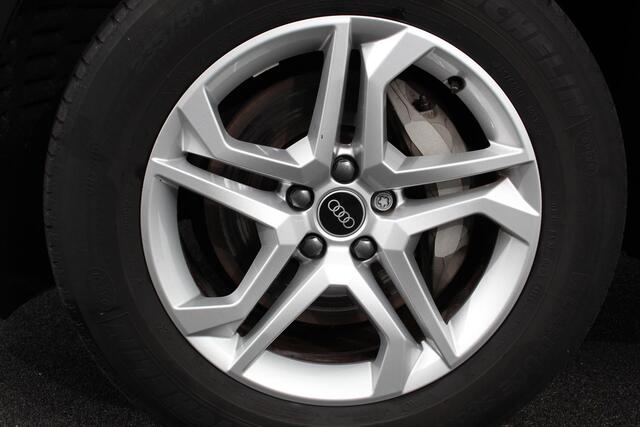 Audi Q5 50 TFSI e quattro PHEV Prestige Navigatie Apple Carplay/Android Auto Adaptive Cruise Control Parkeersensoren Camera Lane Assist Elektrische achterklep Matrix LED koplampen Dynamische knipperlichten Inklapbare trekhaak Virtual Cockpit Stoelverwarming Priva