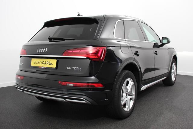 Audi Q5 50 TFSI e quattro PHEV Prestige Navigatie Apple Carplay/Android Auto Adaptive Cruise Control Parkeersensoren Camera Lane Assist Elektrische achterklep Matrix LED koplampen Dynamische knipperlichten Inklapbare trekhaak Virtual Cockpit Stoelverwarming Priva