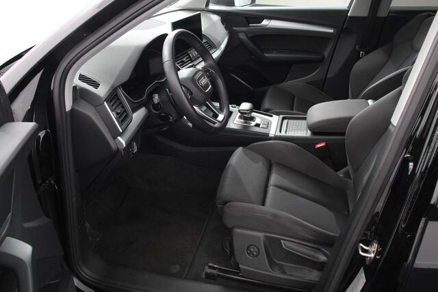 Audi Q5 50 TFSI e quattro PHEV Prestige Navigatie Apple Carplay/Android Auto Adaptive Cruise Control Parkeersensoren Camera Lane Assist Elektrische achterklep Matrix LED koplampen Dynamische knipperlichten Inklapbare trekhaak Virtual Cockpit Stoelverwarming Priva