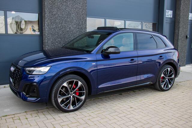 Audi Q5 55 TFSI e S edition Competition | Audi Exclusive | 3 X S-Line | Pano | B&O | Sfeer | Luchtvering | Matrix LED | 21 Inch | 360 View | HUD | S-Seats | Trekhaak | DAB | Carplay | Alle Opties | Dealer Onderhouden | BTW | 1 Eigenaar | Garantie