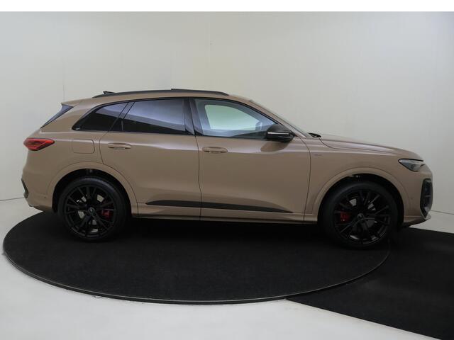 Audi Q5 2.0 TFSI e-hybrid quattro S edition Competition | Luchtvering | 21 inch lm velgen | Panoramadak | Lederen bekleding | Head-Up display