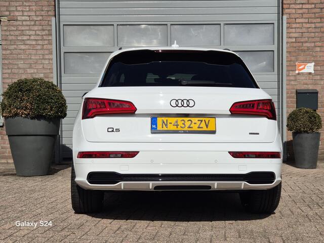 Audi Q5 2.0 TFSI quattro Sport S Line Black Edition Panoramadak / Virtual cockpit / 22 inch velgen / Luchtvering.