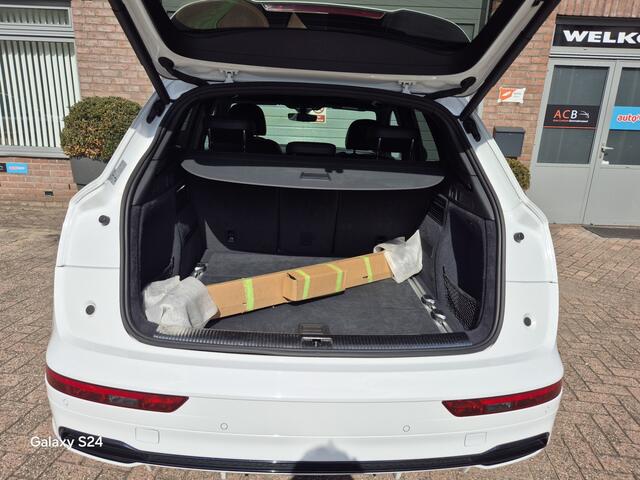 Audi Q5 2.0 TFSI quattro Sport S Line Black Edition Panoramadak / Virtual cockpit / 22 inch velgen / Luchtvering.