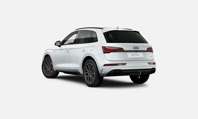 Audi Q5 50 TFSI e S Edition 299pk | Leder | Pano | 360Cam | Trekhaak | 20 inch | Tour/City/Parking Pack | HomeLink | Optiek Zwart | S Line | Keyless | Parkeerassist | Navi | CarPlay |