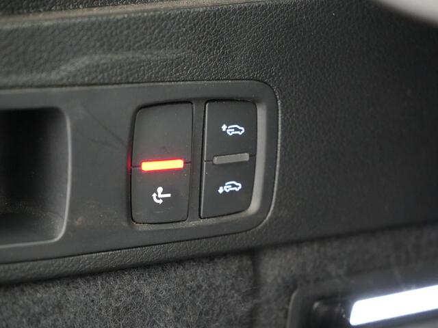 Audi Q5 50 TFSI e quattro S Line Plug In Hybrid 299pk Dealer O.H PHEV | Luchtvering | Trekhaak Af Fabriek | Adaptive Cruise | Camera | Virtual | Apple Carplay | Alcantara Sportstoelen Verwarmd | Keyless | Navigatie | DAB |