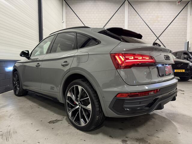 Audi Q5 Sportback 55 TFSI e S-Line PANO/LUCHTVERING/TREKHAAK/B&O/HEAD-UP/360CAMERA/21" AUDI SPORT/ACC/SFEER/LEER-SPORT/MASSAGE+MEMORY/BLACK-OPTIC/QUANTUMGRAU/NIEUWPRIJS ¤ 101.453,-