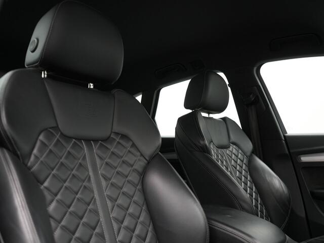 Audi Q5 50 TFSIe Quattro S Line Plug In Hybrid 300pk Dealer O.H PHEV | Luchtvering | Trekhaak Af Fabriek | Adaptive Cruise | Valcona Lederen Sportstoelen | Matrix LED | Apple Carplay | Navigatie | Virtual | DAB | 19"L.M |