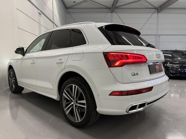 Audi Q5 55 TFSI e quattro Competition PANO/RS-LEER/B&O/ACC/360CAMERA/VIRTUAL/MATRIX/SFEER/KEYLESS/20"AUDI-SPORT/PRIVACY/PARK-ASSIST/GLETSCHERWEISS PARELMOER/VOLLEDIGE AUDI DEALER HISTORIE