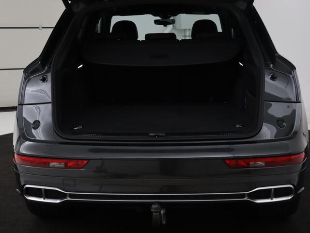 Audi Q5 55 TFSIe quattro S edition | Panoramadak | Carplay | Stoelverwarming | Trekhaak | Adaptive cruise | 20'' | Leder/Alcantara | Camera | Navigatie | DAB | Virtual Cockpit | Full LED | S Line | PHEV | Plug In