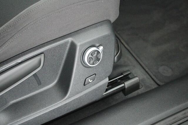 Audi Q5 50 TFSI e 299pk quattro S-Line Black Edition Luchtvering Trekhaak Massage Stoelverwarming Navigatie