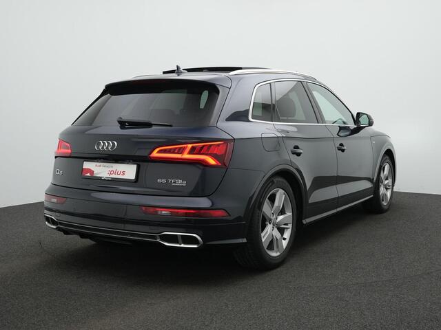 Audi Q5 55 TFSI e 367 pk S-tronic S-Line | Panoramadak | Trekhaak | Luchtvering | Twinleder | Elektr. verstelbare stoelen | Achteruitrijcamera