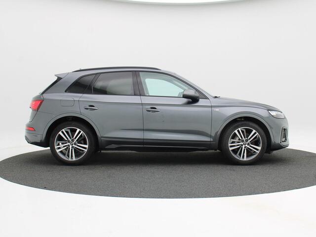 Audi Q5 55 TFSi e 368 Pk Automaat S-Line | Zwart Optiek | CarPlay | Camera | Stoelverwarming | Elektrische Achterklep | 20 Inch | 64.901 Km!!