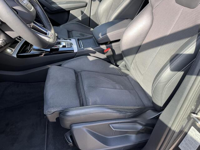 Audi Q5 50 TFSI e S edition Plug inn hybride. S- line uitvoering. Binnen en buiten. navi, pdc, sportstoelen etc.
