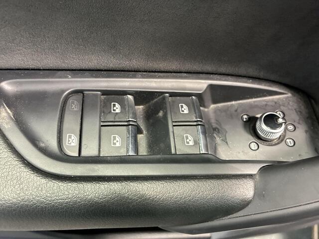 Audi Q5 55 TFSIe 367pk S-tronic S edition · Camera · Luchtvering · Wegklapbare Trekhaak · Elek. Voorstoelen · Cruise Control · 18'' Inch · Apple/Android Car Play ·