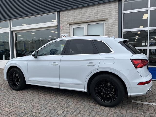 Audi Q5 55 TFSI e quattro Competition / AUTOMAAT/ 367 PK/ PANO/ LUCHTVERING/ LEER/ TREKHAAK/ CAMERA/ ACC/ ELEK.KLEP/ DODEHOEK/ CLIMA/ STOELVERWARM./ DAB/ NAVI/ LED