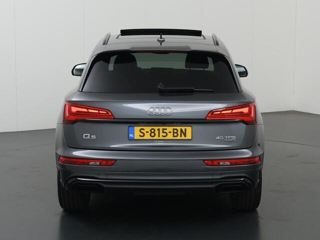 Audi Q5 40 TFSI S edition | Panoramadak | Sportstoelen | Virtual Cockpit | Navigatie | Camera | DAB | Stoelverwarming | Adaptieve Cruise Control | Ele. kofferdeksel | Ele.wegklapbare trekhaak | Ele.verstelbare stoel | Matrix LED | NL Auto |