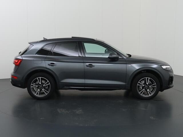 Audi Q5 40 TFSI S edition | Panoramadak | Sportstoelen | Virtual Cockpit | Navigatie | Camera | DAB | Stoelverwarming | Adaptieve Cruise Control | Ele. kofferdeksel | Ele.wegklapbare trekhaak | Ele.verstelbare stoel | Matrix LED | NL Auto |