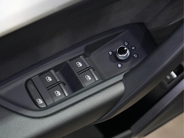 Audi Q5 50 TFSIe 300pk S-line Quattro | Matrix-LED | Leder | Camera | 20" | Carplay