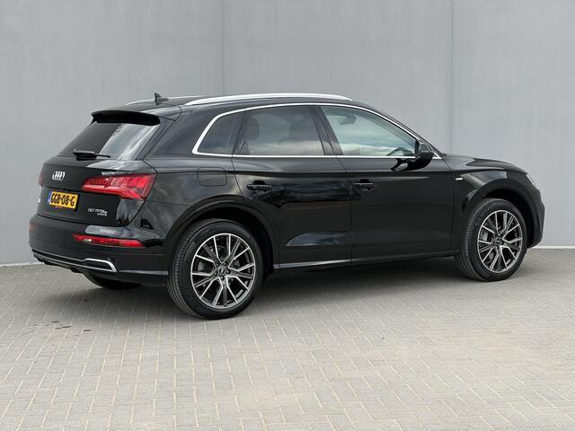 Audi Q5 50 TFSI e quattro S edition / Elektrisch wegklapbare trekhaak (1750 KG) / Achteruitrijcamera / Stoelverwarming / Navigatie / Adaptieve cruise control