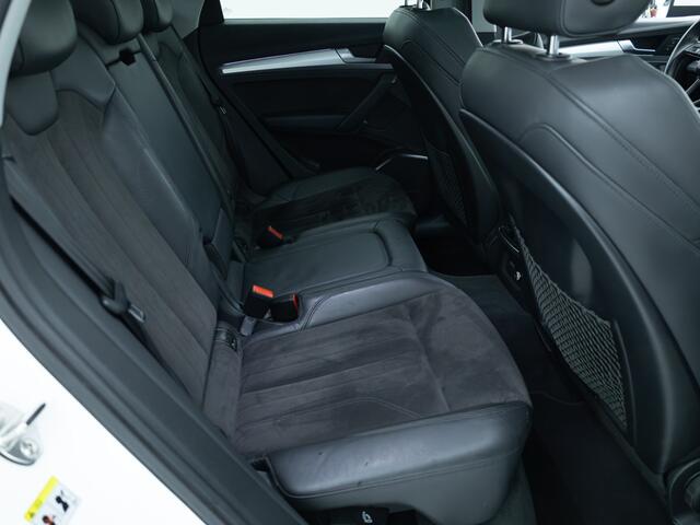 Audi Q5 50 TFSI e quattro 300 PK | Panormadak | Luchtvering | Elec. trekhaak | Stoel- Stuur_ & Achterbankverw. | Digitaal dashboard, Elec. achterklep, Navigatie, Adaptive Cruise control