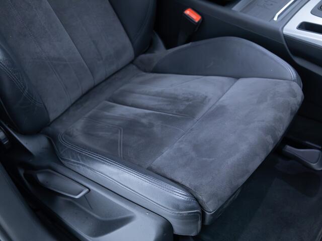 Audi Q5 50 TFSI e quattro 300 PK | Panormadak | Luchtvering | Elec. trekhaak | Stoel- Stuur_ & Achterbankverw. | Digitaal dashboard, Elec. achterklep, Navigatie, Adaptive Cruise control