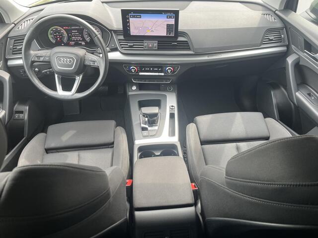 Audi Q5 55 TFSI e S edition / 367 PK! / Elektrische Trekhaak (2.000KG) / Quattro Aandrijving / Virtual Cockpit / Navigatie / S-line Exterieur / Stoelverwarming / Parkeersensoren Voor&Achter / All Season Banden / 20" Lichtmetalen Velgen / Elektrische Kofferbak /