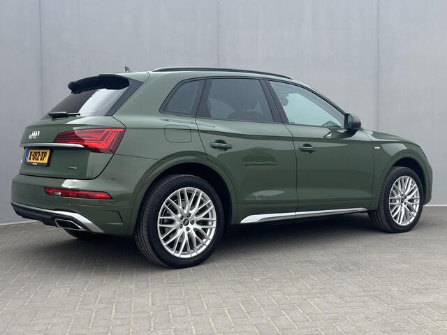 Audi Q5 55 TFSI e S edition / 367 PK! / Elektrische Trekhaak (2.000KG) / Quattro Aandrijving / Virtual Cockpit / Navigatie / S-line Exterieur / Stoelverwarming / Parkeersensoren Voor&Achter / All Season Banden / 20" Lichtmetalen Velgen / Elektrische Kofferbak /