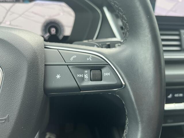 Audi Q5 55 TFSI e S edition / 367 PK! / Elektrische Trekhaak (2.000KG) / Quattro Aandrijving / Virtual Cockpit / Navigatie / S-line Exterieur / Stoelverwarming / Parkeersensoren Voor&Achter / All Season Banden / 20" Lichtmetalen Velgen / Elektrische Kofferbak /