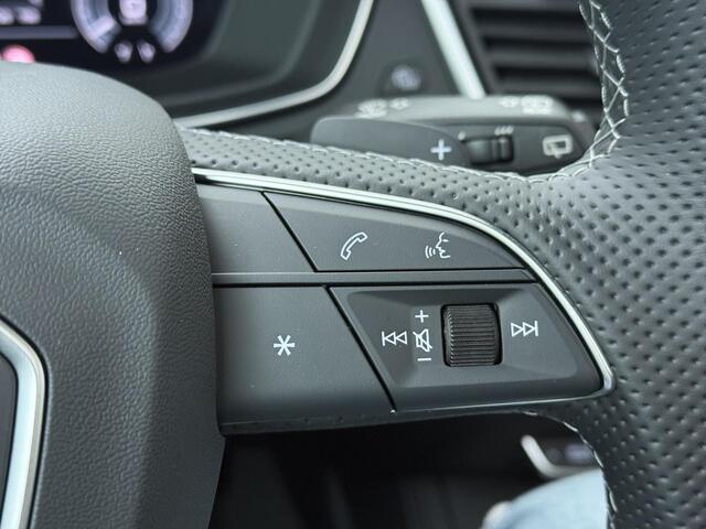 Audi Q5 55 TFSI e S edition Competition | 367 PK | SoH 95% | Trekhaak | Panoramadak | Matrix LED koplampen | S line | Adaptive cruise control |