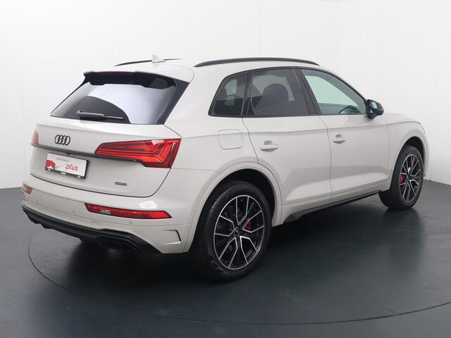 Audi Q5 55 TFSI e S edition Competition | 367 PK | SoH 89% | Matrix LED koplampen | Adaptive cruise control | Navigatiesysteem | 20" LM velgen | S line |