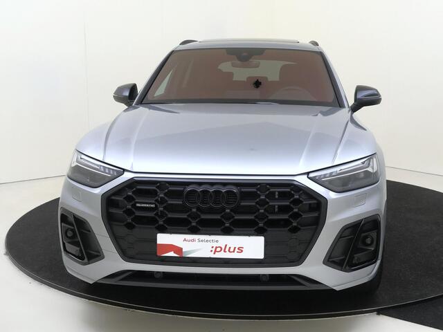 Audi Q5 55 TFSI e S edition Competition | Panoramadak | Trekhaak | Achteruitrijcamera | 3-zone airco | Dodehoek detectie | Keyless | LED matrix verlichting | Stoelverwarming |