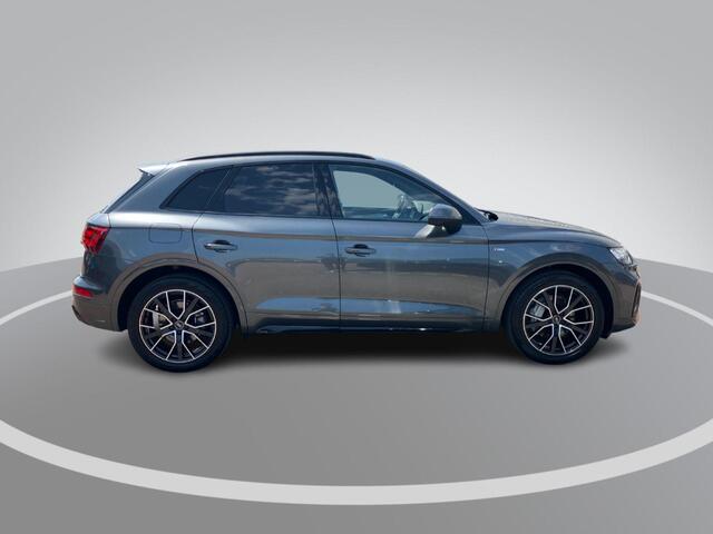 Audi Q5 50 TFSIe 220kW/299PK S edition Competition · Trekhaak · Drive select · Luchtvering · Camera + Parkeersensoren · Garantie t/m 09-10-2028 of 100000km.