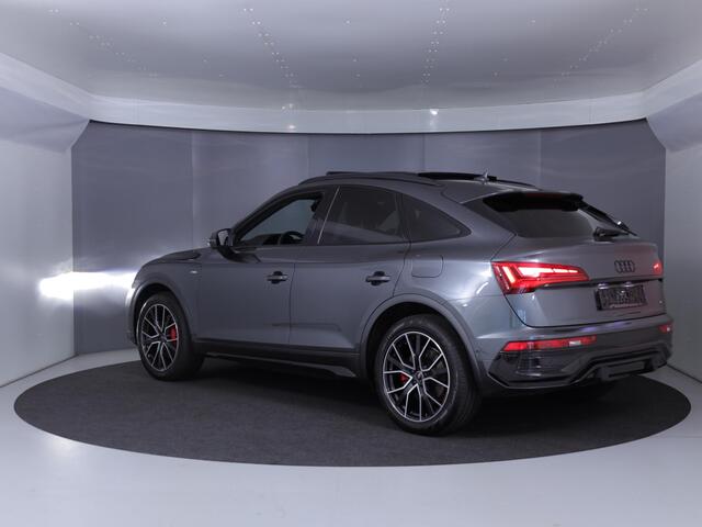 Audi Q5 Sportback 55 TFSI e S edition Competition 367 pk S-tronic | Verlengde garantie | Navigatie | Panoramadak | Trekhaak (wegklapbaar) | Parkeersensoren (Park assist) | Rondomzicht camera | Lederen bekleding | S-Line |