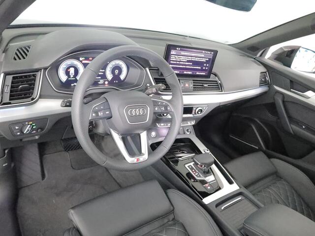 Audi Q5 Sportback 55 TFSI e S edition Competition 367 pk S-tronic | Verlengde garantie | Navigatie | Panoramadak | Trekhaak (wegklapbaar) | Parkeersensoren (Park assist) | Rondomzicht camera | Lederen bekleding | S-Line |