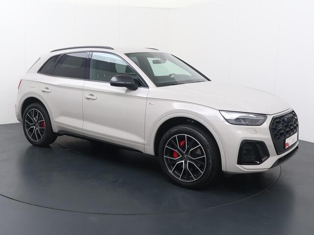 Audi Q5 55 TFSI e S edition Competition | 367 PK | SoH 89% | Audi Exclusive kleur | Matrix LED koplampen | Adaptive cruise control | 20" LM velgen | S line |