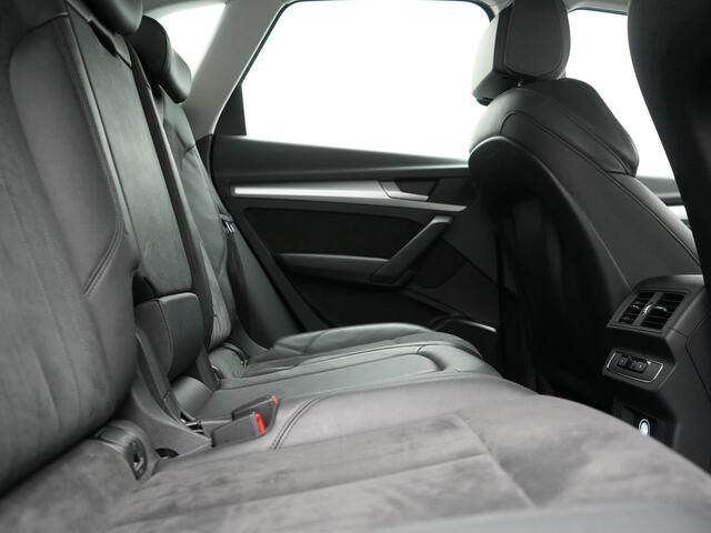 Audi Q5 50 TFSI e Quattro S Line PHEV 300pk Dealer O.H. | Trekhaak Af Fabriek | Luchtvering | Alcantara Sportstoelen Verwarmd | Cruise Control | Navigatie Plus | DAB | LED Koplampen | 18"L.M | Plug In Hybrid |