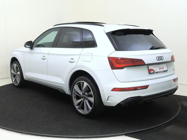 Audi Q5 55 TFSI e S edition Competition | SoH 98% | Panoramadak | Trekhaak | Head-up display | Lederen bekleding 'Valcona' | Bang & Olufsen | 360 camera | Parkeerassistent |