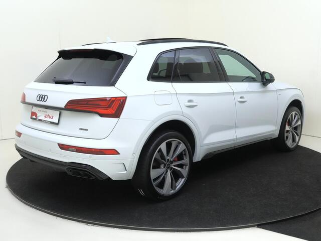 Audi Q5 55 TFSI e S edition Competition | SoH 98% | Panoramadak | Trekhaak | Head-up display | Lederen bekleding 'Valcona' | Bang & Olufsen | 360 camera | Parkeerassistent |