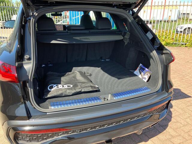 Audi Q5 2.0TFSIe-hybrid 220kW/299PK quattro S Line · Panoramadak · Trekhaak · 360°Camera + Parkeersensoren · Leder · Garantie t/m 17-05-2030 of 120000km.