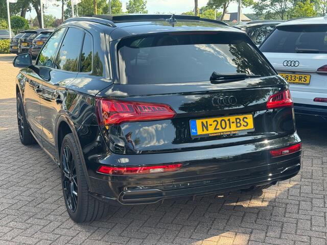 Audi Q5 50 TFSI e quattro S edition / Trekhaak / Panoramadak / Camera / Sportstoelen / 21'' / Matrix LED / Navigatie / Virtual Cockpit / Stoelverwarming / Dodehoek / DAB / ACC