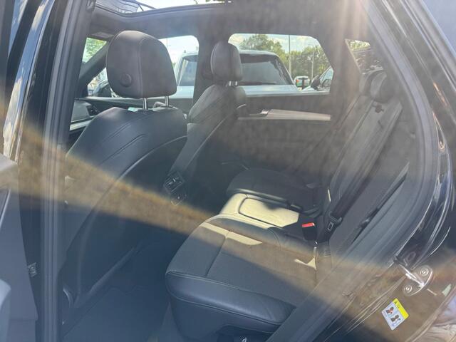 Audi Q5 50 TFSI e quattro S edition / Trekhaak / Panoramadak / Camera / Sportstoelen / 21'' / Matrix LED / Navigatie / Virtual Cockpit / Stoelverwarming / Dodehoek / DAB / ACC