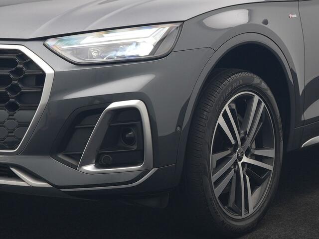 Audi Q5 55 TFSI e S Line PHEV 367pk Dealer O.H. | Trekhaak Af Fabriek | 360 Camera | Alcantara Sportstoelen Verwarmd | Cruise Control | Keyless | Sfeerverlichting | Virtual | Navigatie | DAB | 20"L.M | Plug In Hybrid |
