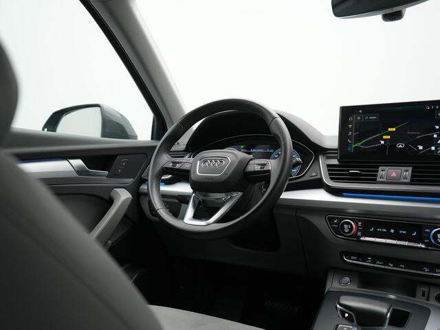 Audi Q5 55 TFSI e S Line PHEV 367pk Dealer O.H. | Trekhaak Af Fabriek | 360 Camera | Alcantara Sportstoelen Verwarmd | Cruise Control | Keyless | Sfeerverlichting | Virtual | Navigatie | DAB | 20"L.M | Plug In Hybrid |