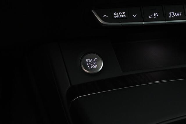 Audi Q5 55 TFSI e 376pk S edition Trekhaak Camera Luchtvering Stoelverwarming Keyless Massage Navigatie S-Line
