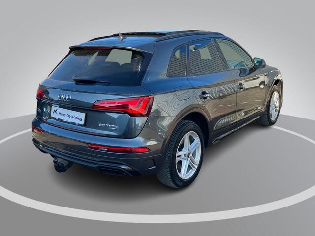 Audi Q5 50TFSIe 220KW/299PK S-edition · Panoramadak · Camera + parkeersensoren · Trekhaak ·