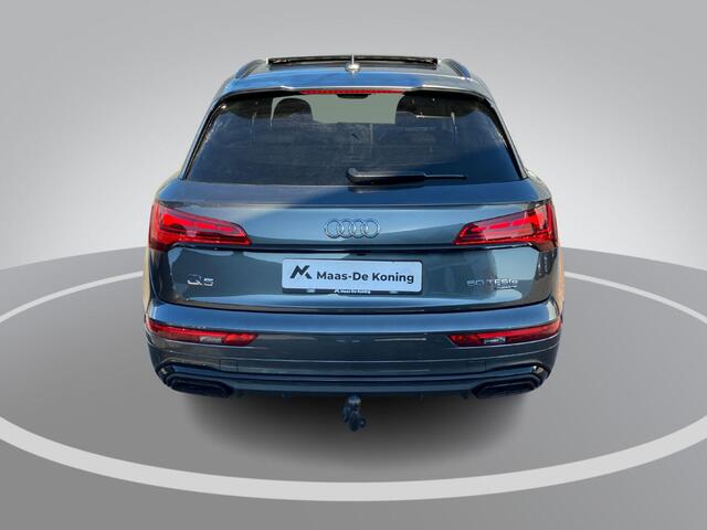 Audi Q5 50TFSIe 220KW/299PK S-edition · Panoramadak · Camera + parkeersensoren · Trekhaak ·