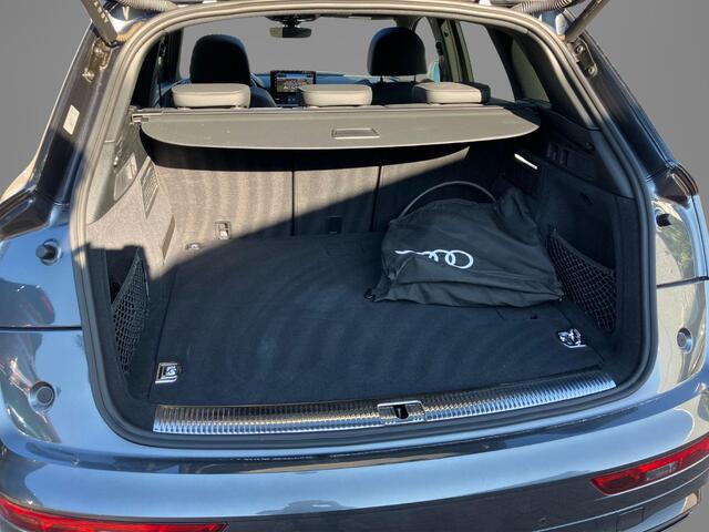 Audi Q5 50TFSIe 220KW/299PK S-edition · Panoramadak · Camera + parkeersensoren · Trekhaak ·